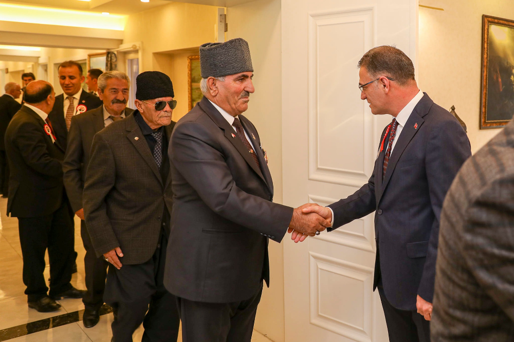 Cumhuriyetimizin kuruluşunun 99. Yıl dönümü Van'da yapılan törenlerle coşkuyla kutlandı - Kare 2