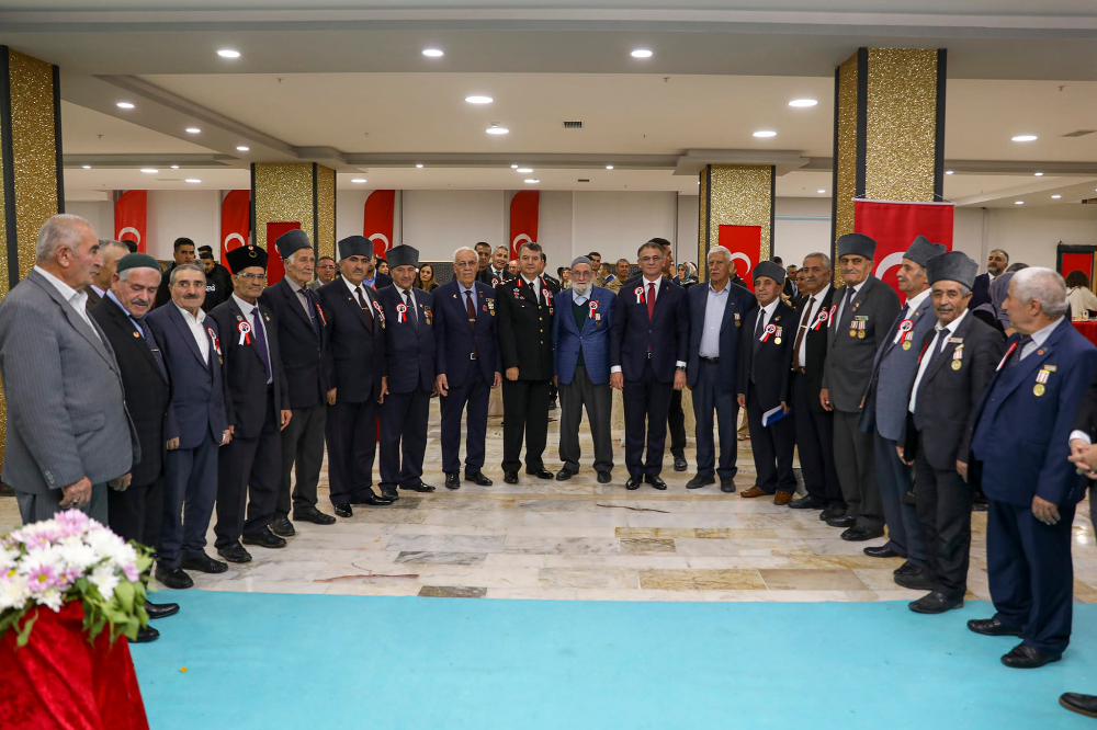 Van'da Cumhuriyet Bayramı Resepsiyonu - Kare 6