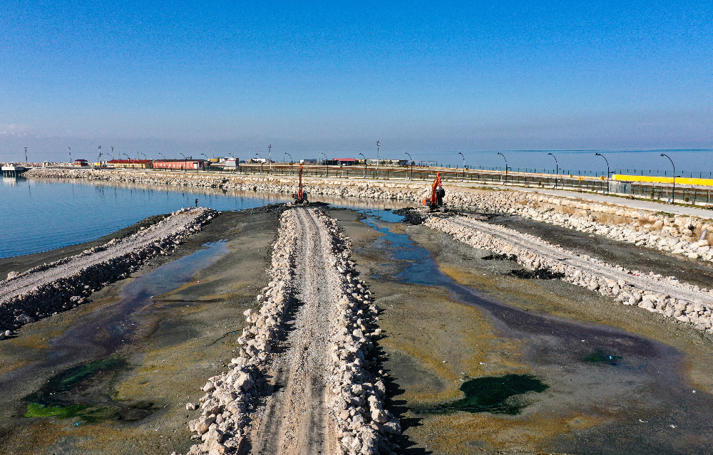 Van Gölü'ndeki dip çamuru temizleme çalışmaları aralıksız devam ediyor - Kare 4