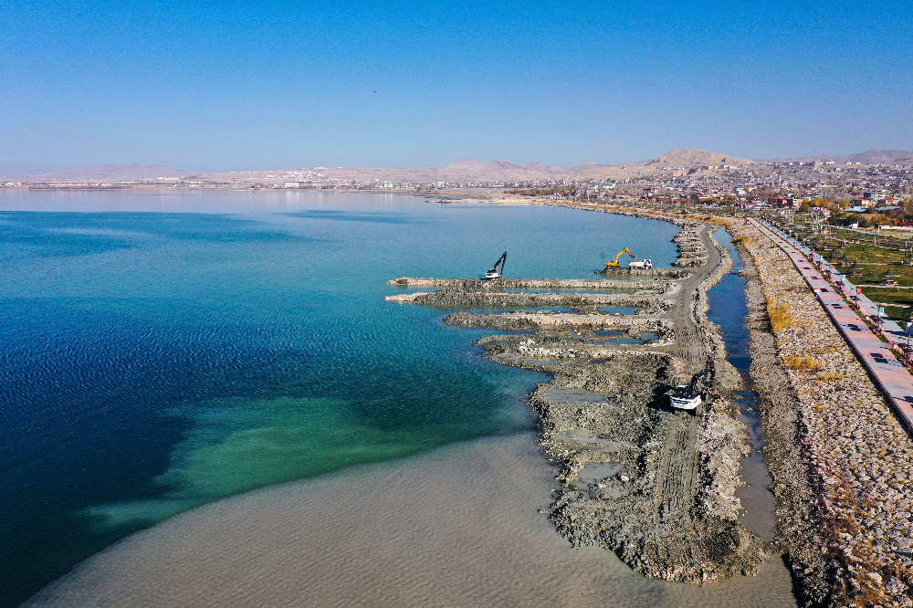 Van Gölü'ndeki dip çamuru temizleme çalışmaları aralıksız devam ediyor - Kare 8