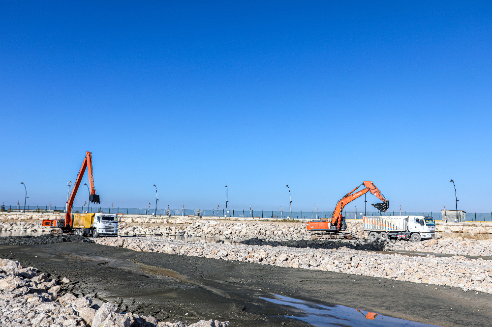 Van Gölü'ndeki dip çamuru temizleme çalışmaları aralıksız devam ediyor - Kare 9