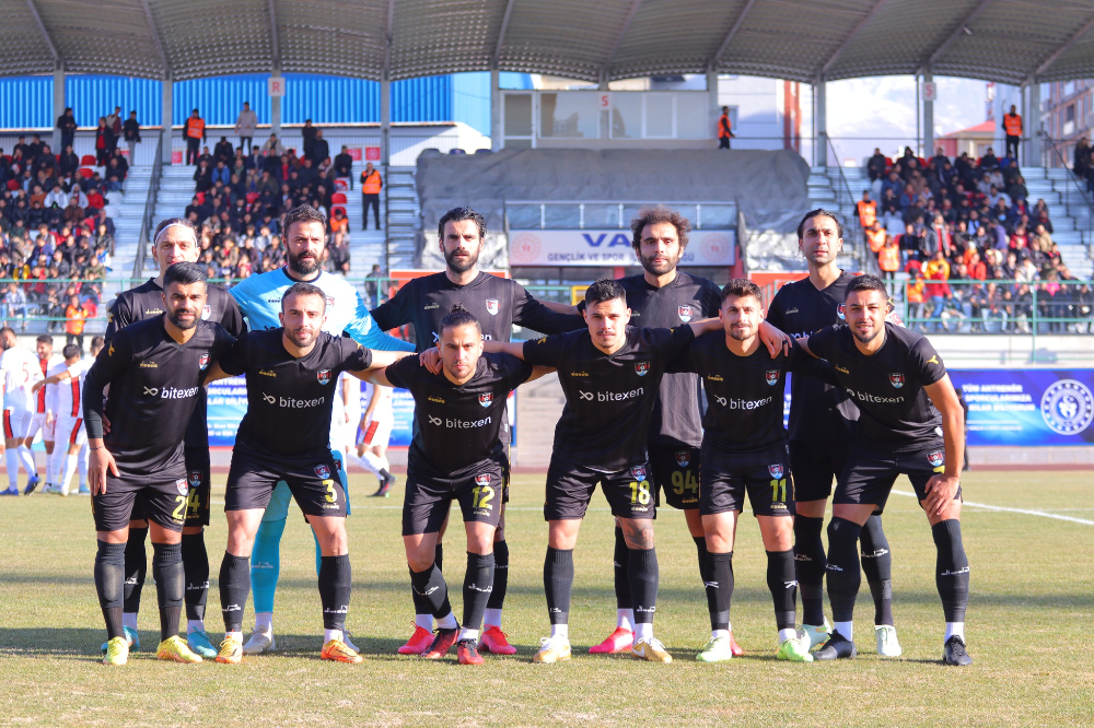 Bitexen Vanspor  Utaş Uşakspor'u kendi sahasında 3-1 mağlup etti - Kare 5