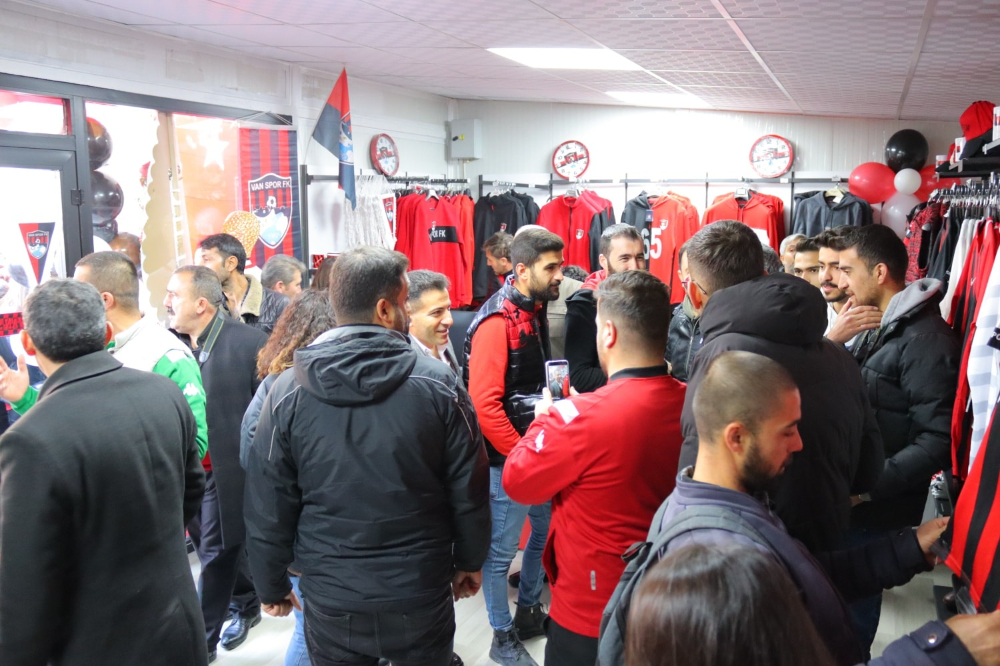 Vanspor Store mağazası açıldı! - Kare 1