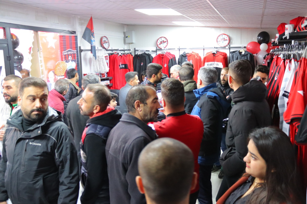 Vanspor Store mağazası açıldı! - Kare 7