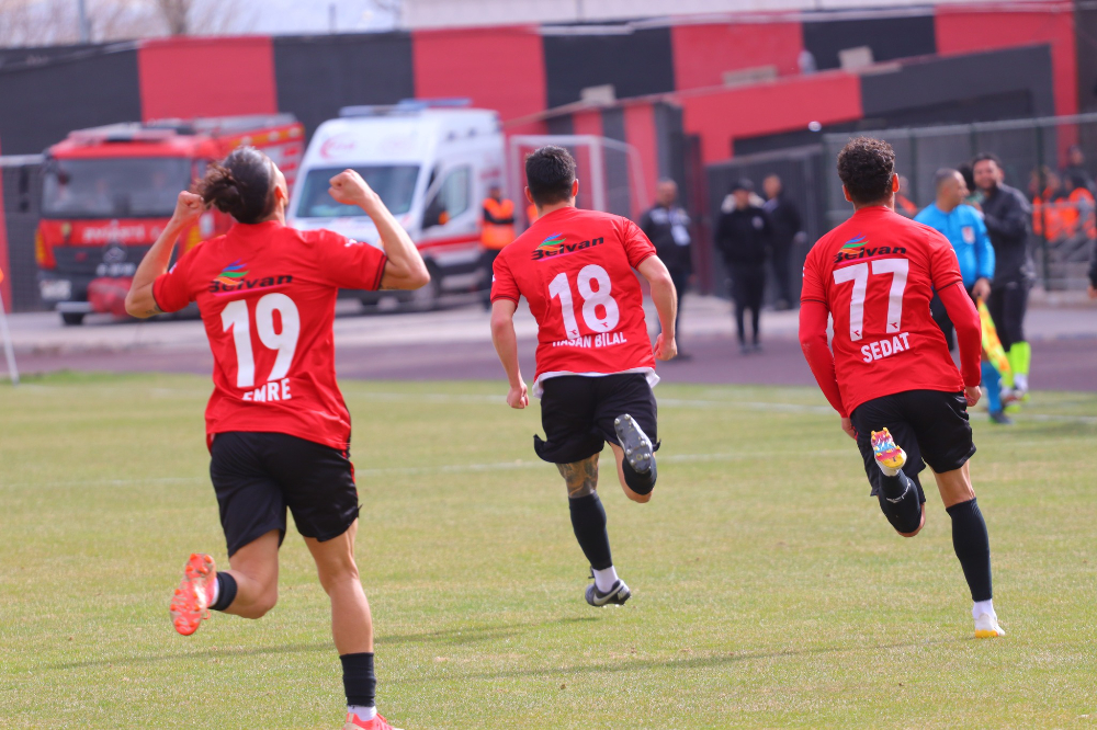 Vanspor Şampiyonluk Yolunda Kayıpsız Devam Ediyor! - Kare 3