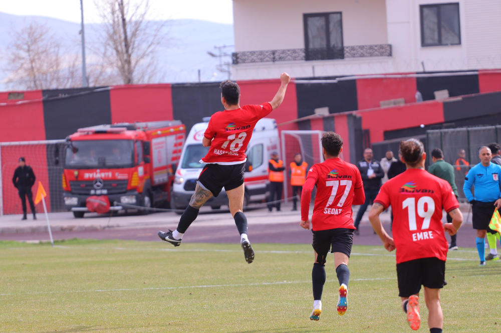 Vanspor Şampiyonluk Yolunda Kayıpsız Devam Ediyor! - Kare 2