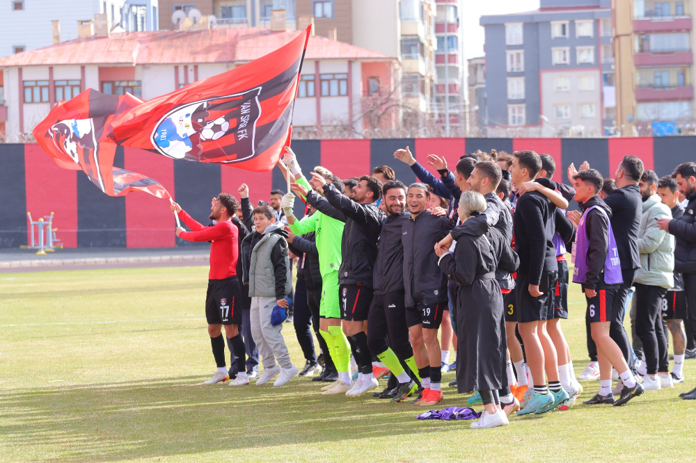 Vanspor Şampiyonluk Yolunda Kayıpsız Devam Ediyor! - Kare 8