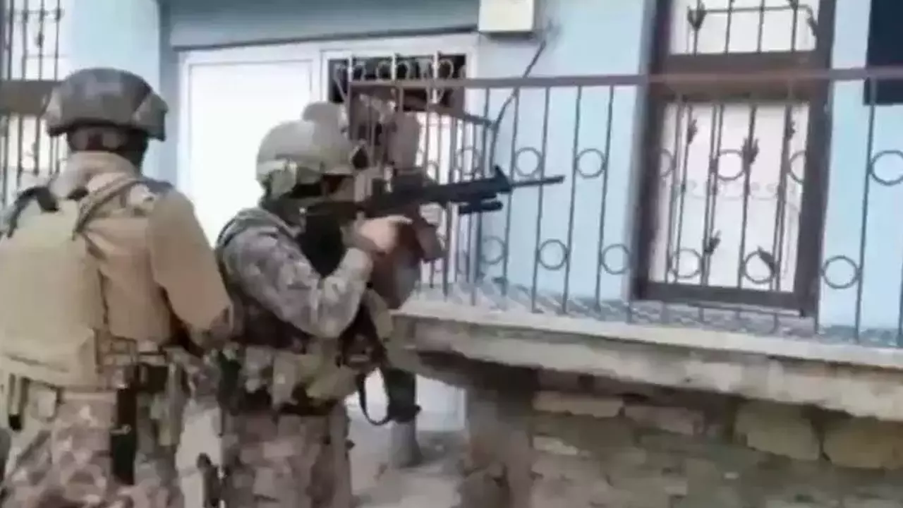 Van'da yakalanan 14 kişi tutuklandı