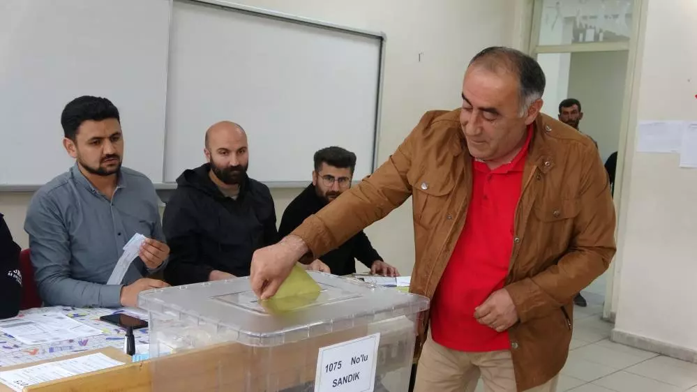 Vanlılar Oy Verme İşlemine Başladılar