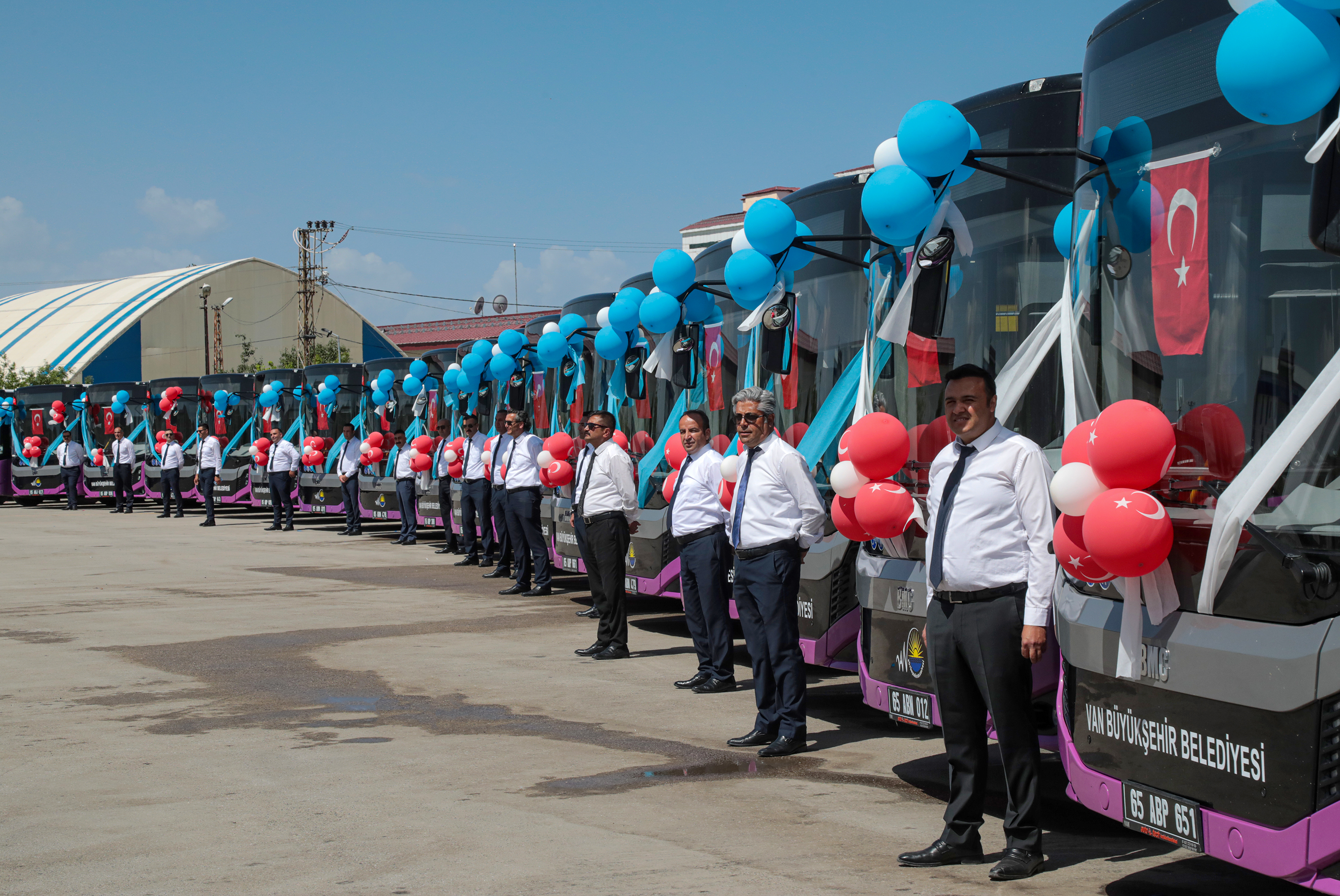 Van'a Yeni 27 Otobüs Geldi