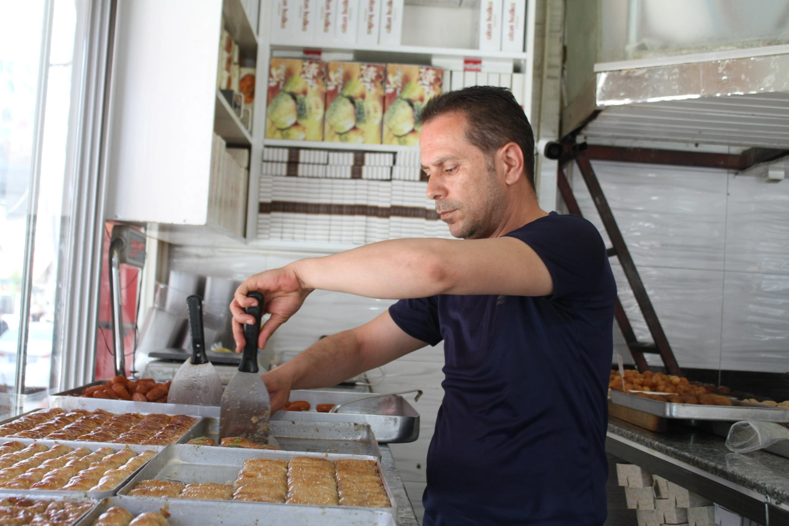 Van'da Bayram Tatlısının Tadı Kaçtı! Yüksek Fiyatlar Cep Yakıyor