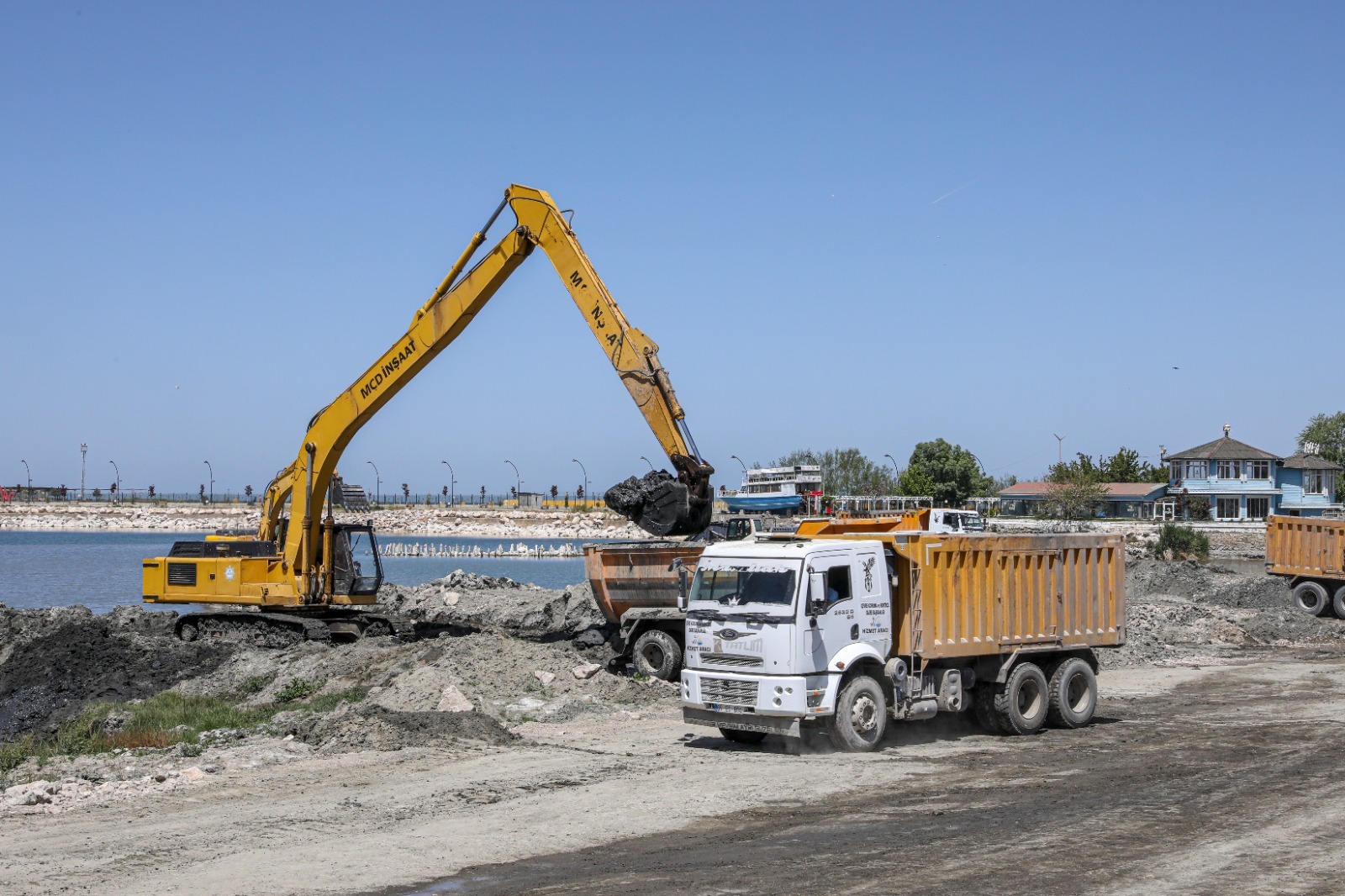 Van'da dip çamuru çıkarma çalışmaları - Kare 2