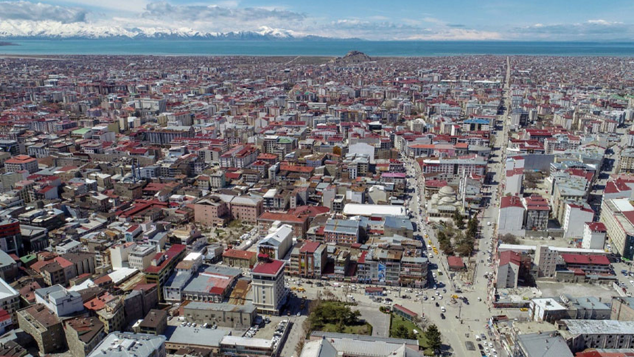 Van'da ev kiraları ateş pahası!