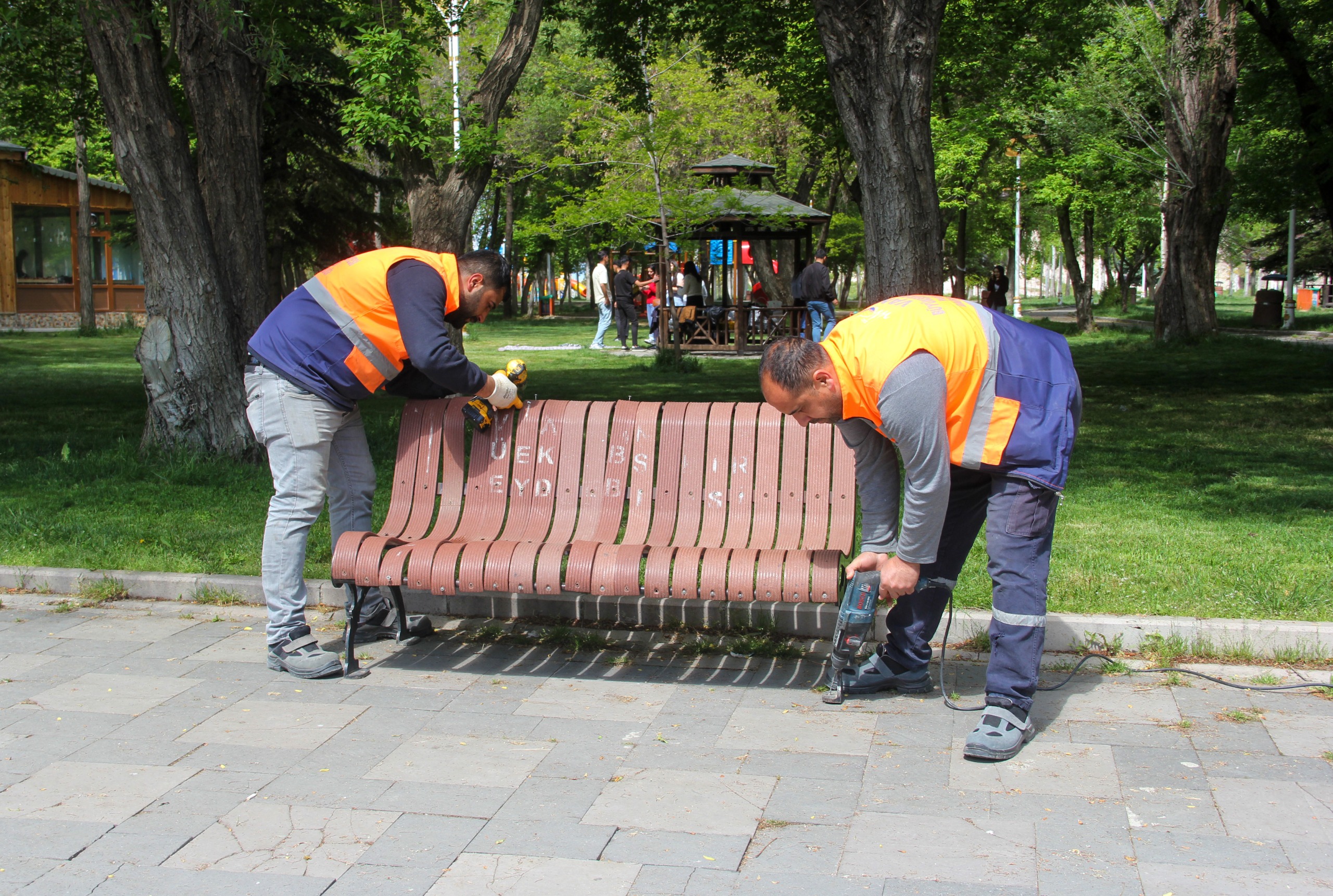 Van'daki park ve bahçeler yaza hazırlanıyor - Kare 3