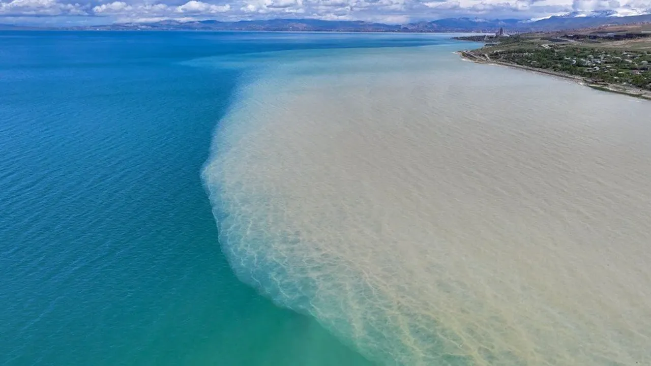 Van Gölü'nde Su Seviyesinde Artış: Yağışlar Havzayı Canlandırıyor