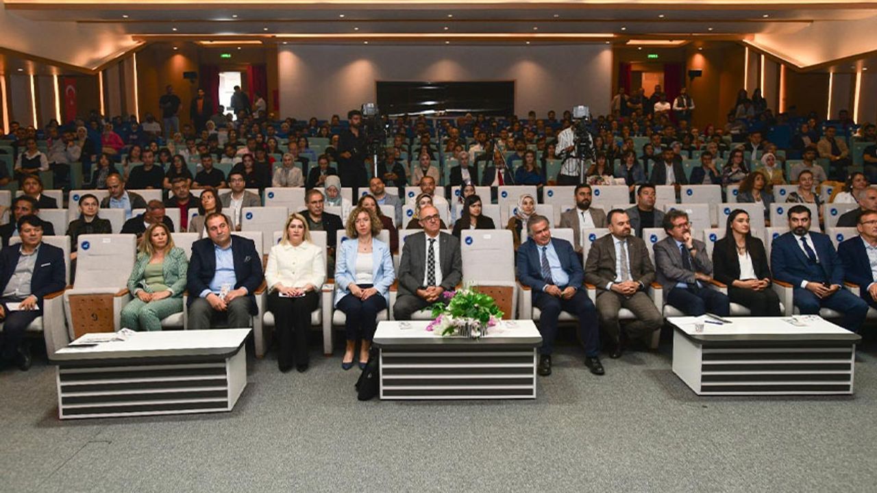 Van YYÜ’de proje sahiplerine teşekkür belgesi