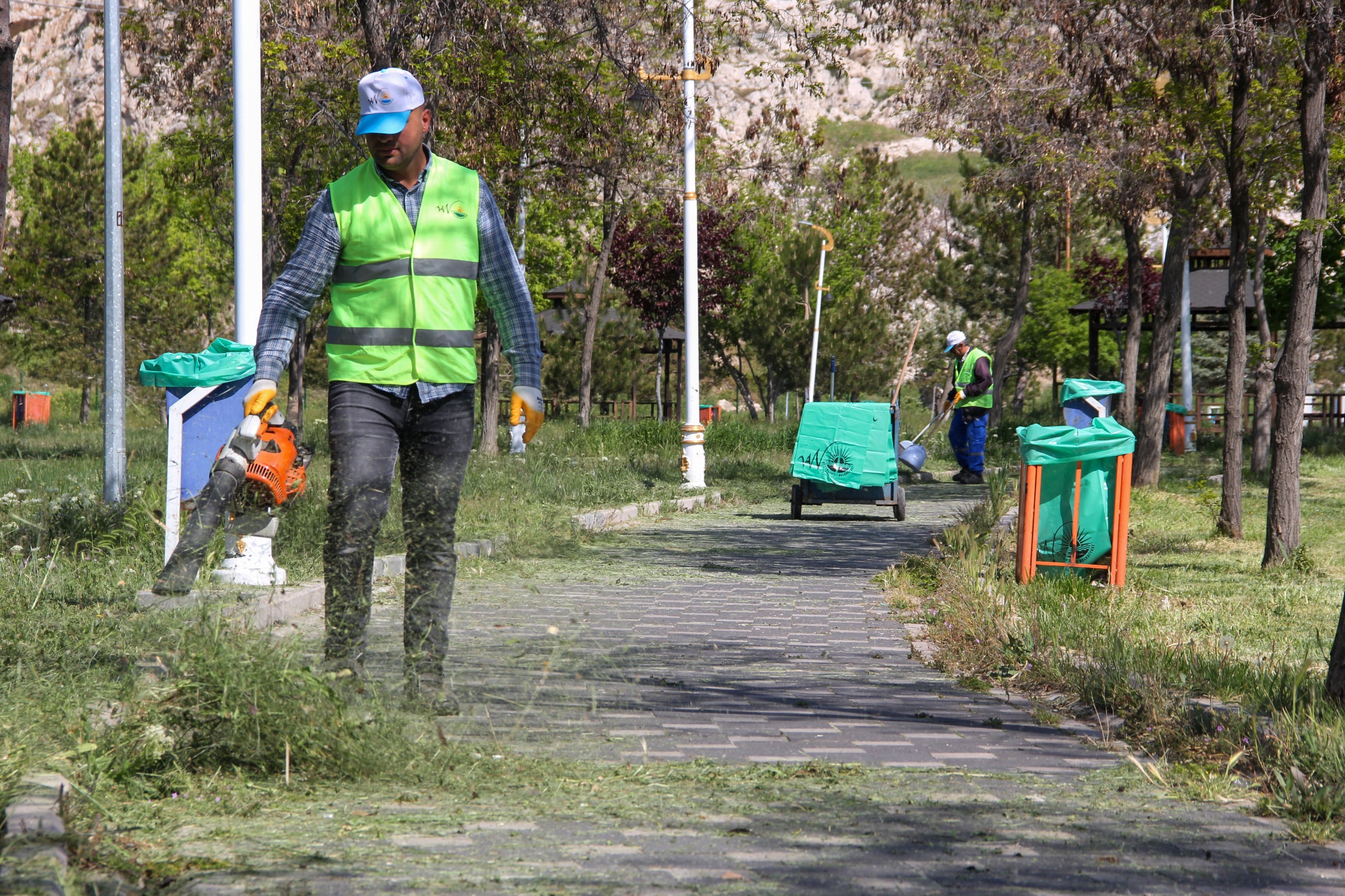 Van'daki park ve bahçeler yaza hazırlanıyor