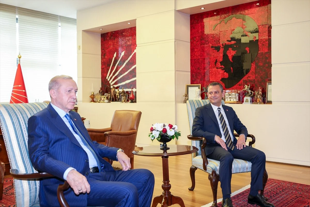 Cumhurbaşkanı Erdoğan Özgür Özel'i ziyaret etti