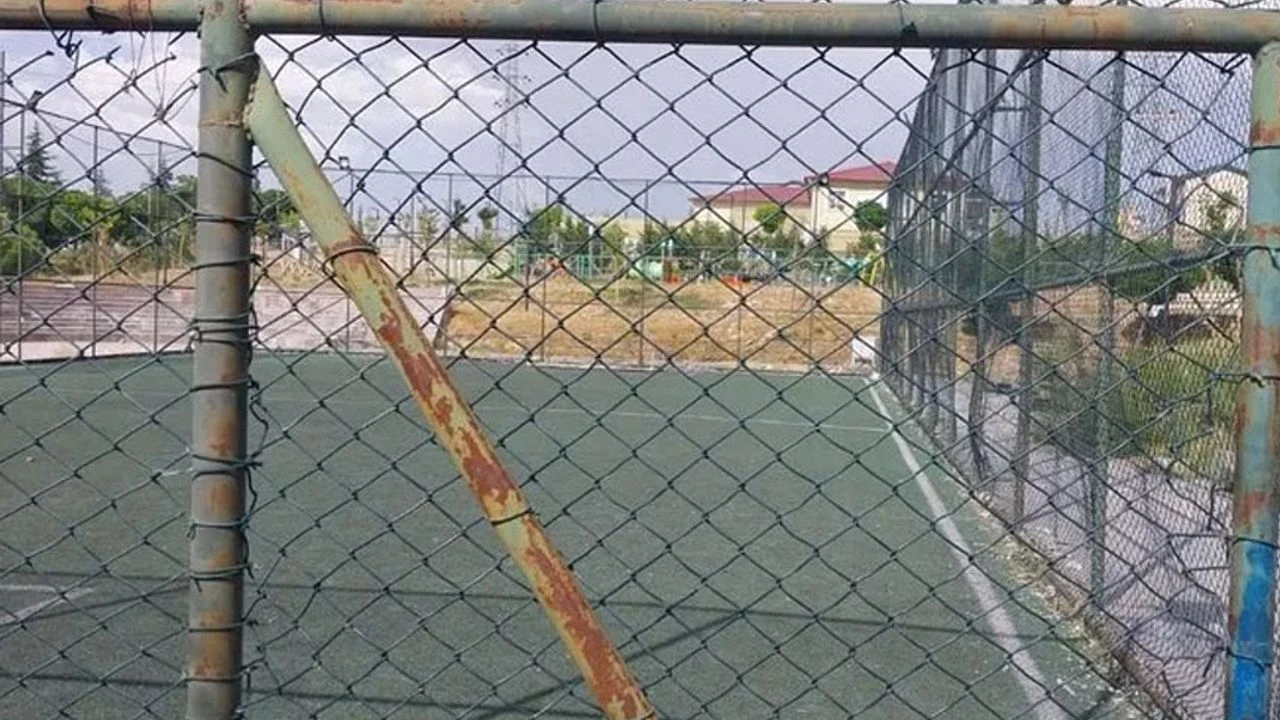 Van'da kale direği üstüne devrilen minik çocuk yaşamını yitirdi