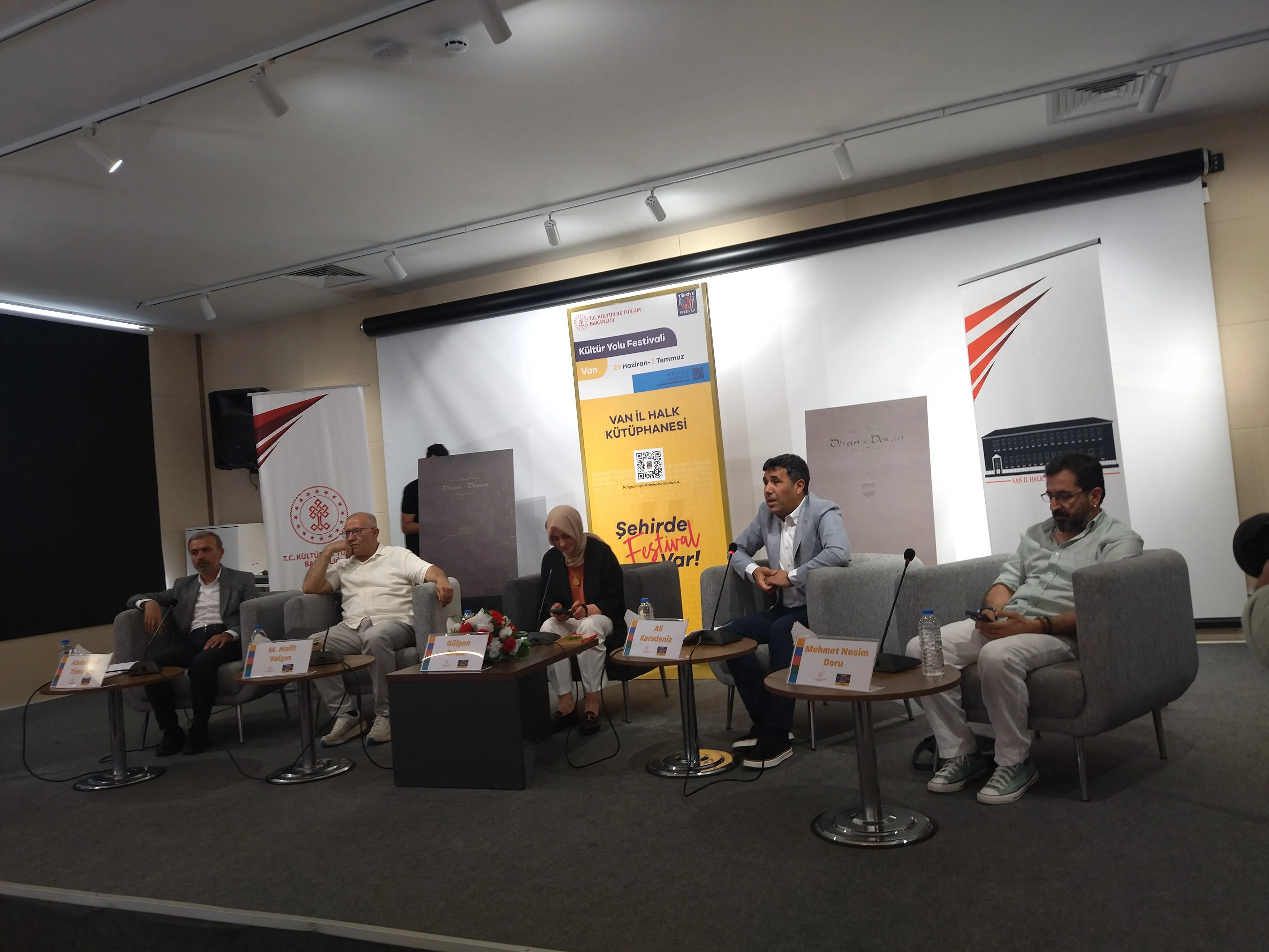 ‘Kürtçenin şaheserleri’ Van’da konuşuldu