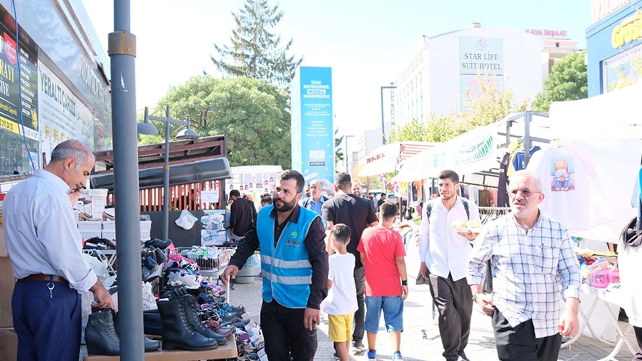 Van’da ihtiyaç sahibi aileler için kermes açıldı