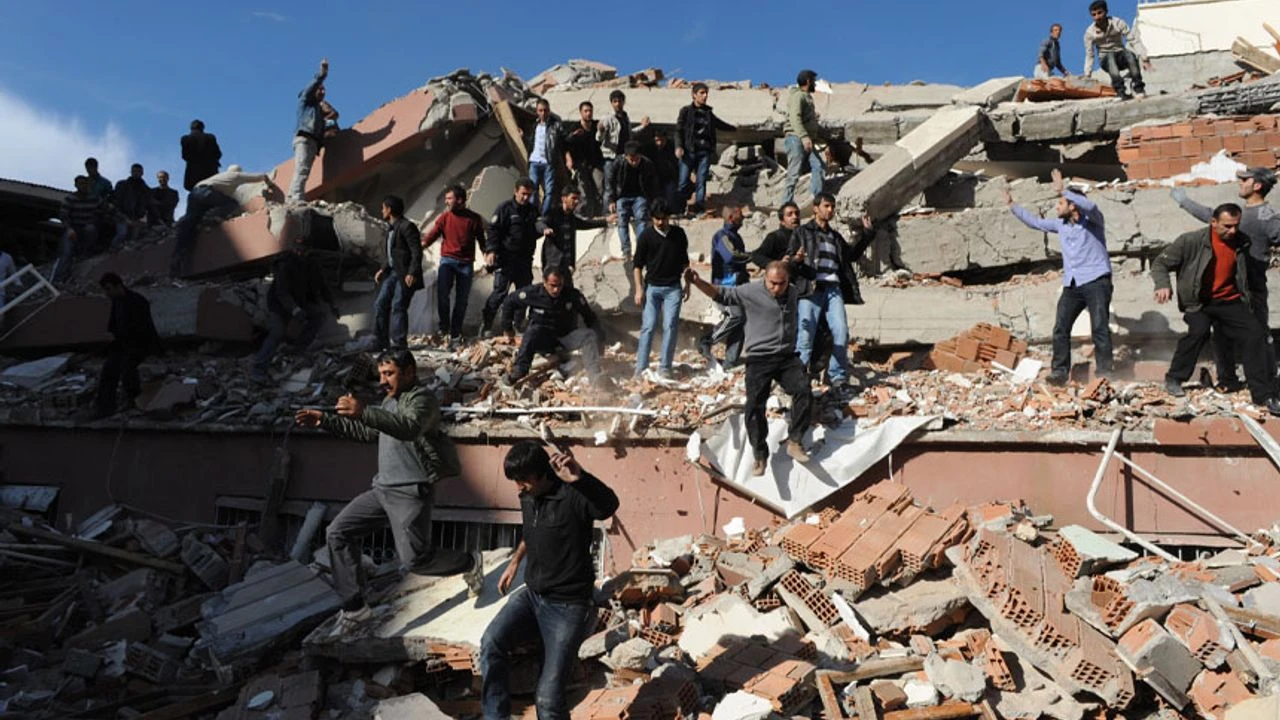 Van’da 9 Kasım depreminin 13. yılı