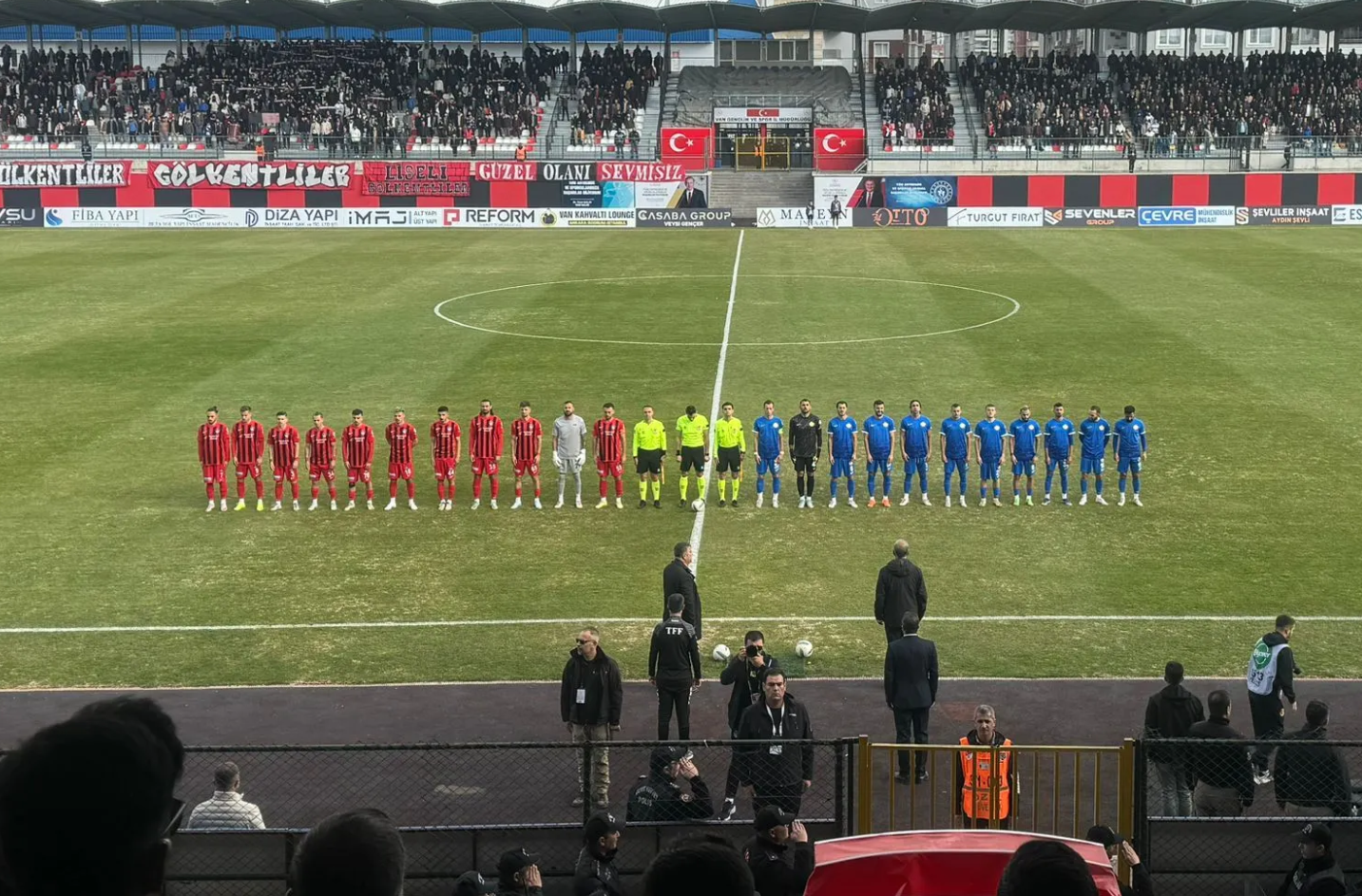 Ruhsuz Vanspor oyuncuları takımı şarampole götürüyor!