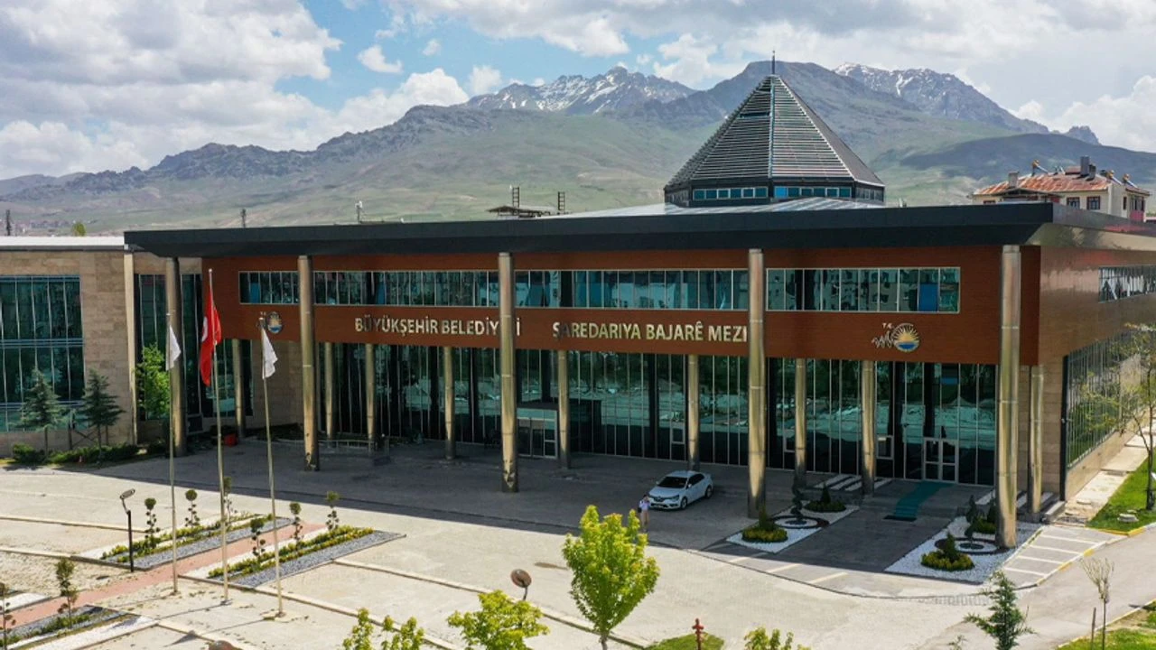 Van Büyükşehir Belediyesi'nin ilanına Van Valiliği müdahale etti