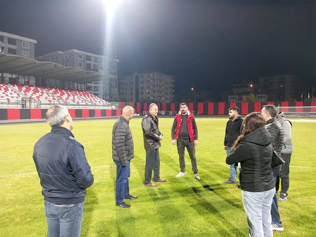 Van Atatürk Şehir Stadyumu ışıklandırıldı!