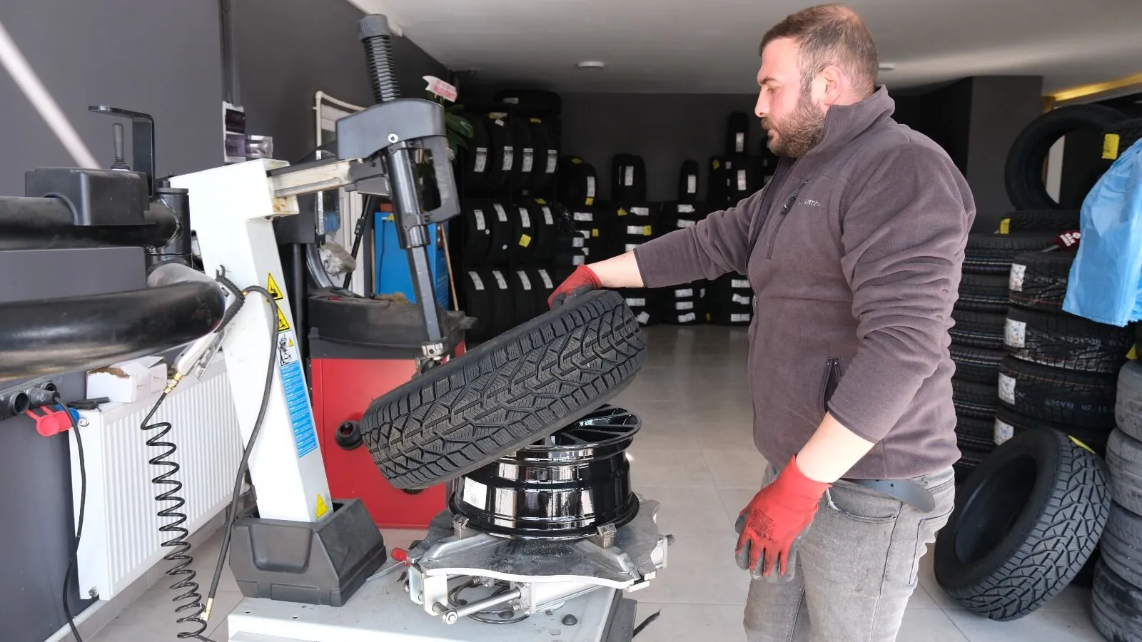 Van’da oto lastik ustaları dernekleşmek istiyor