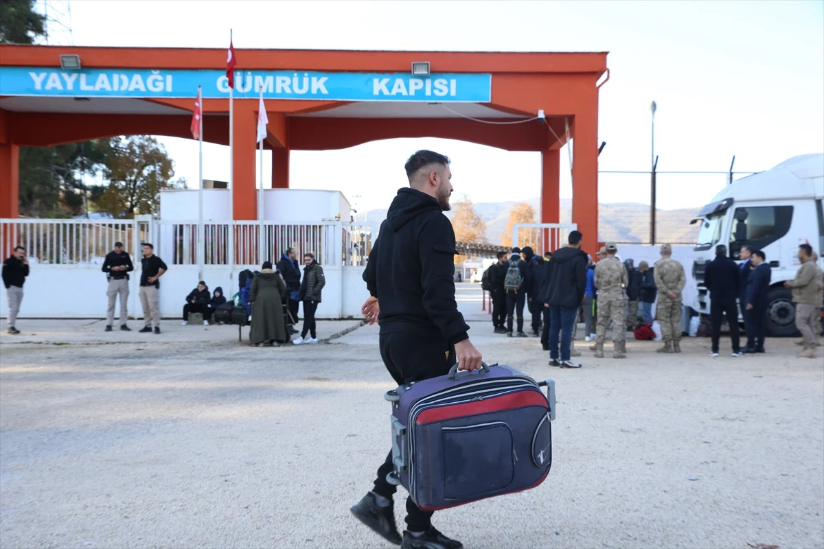 Esad Rejiminin Çöküşüyle Suriyelilerin Geri Dönüşü Başladı