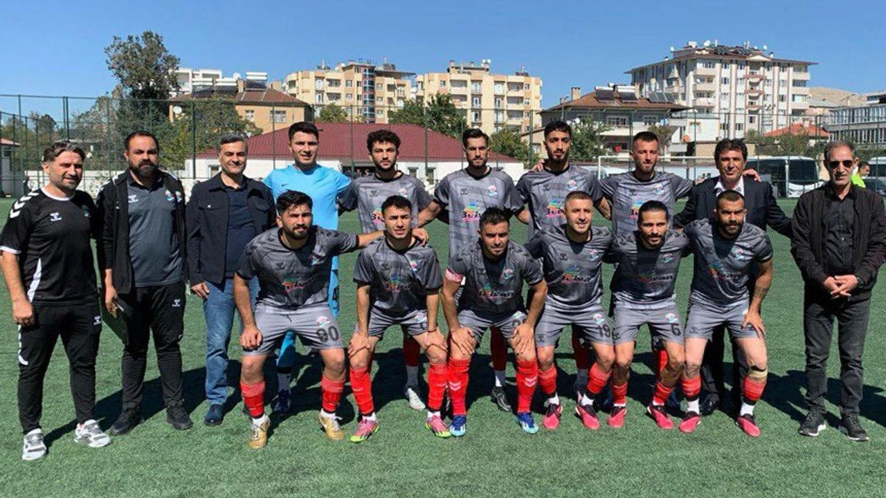 Van BŞB Sportif Faaliyetler Yeşil Vartospor'u 5-0 mağlup etti