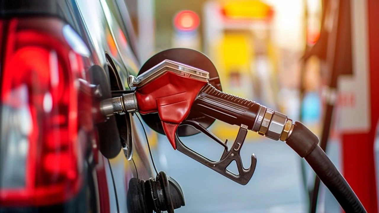 Benzin fiyatlarına indirim geliyor