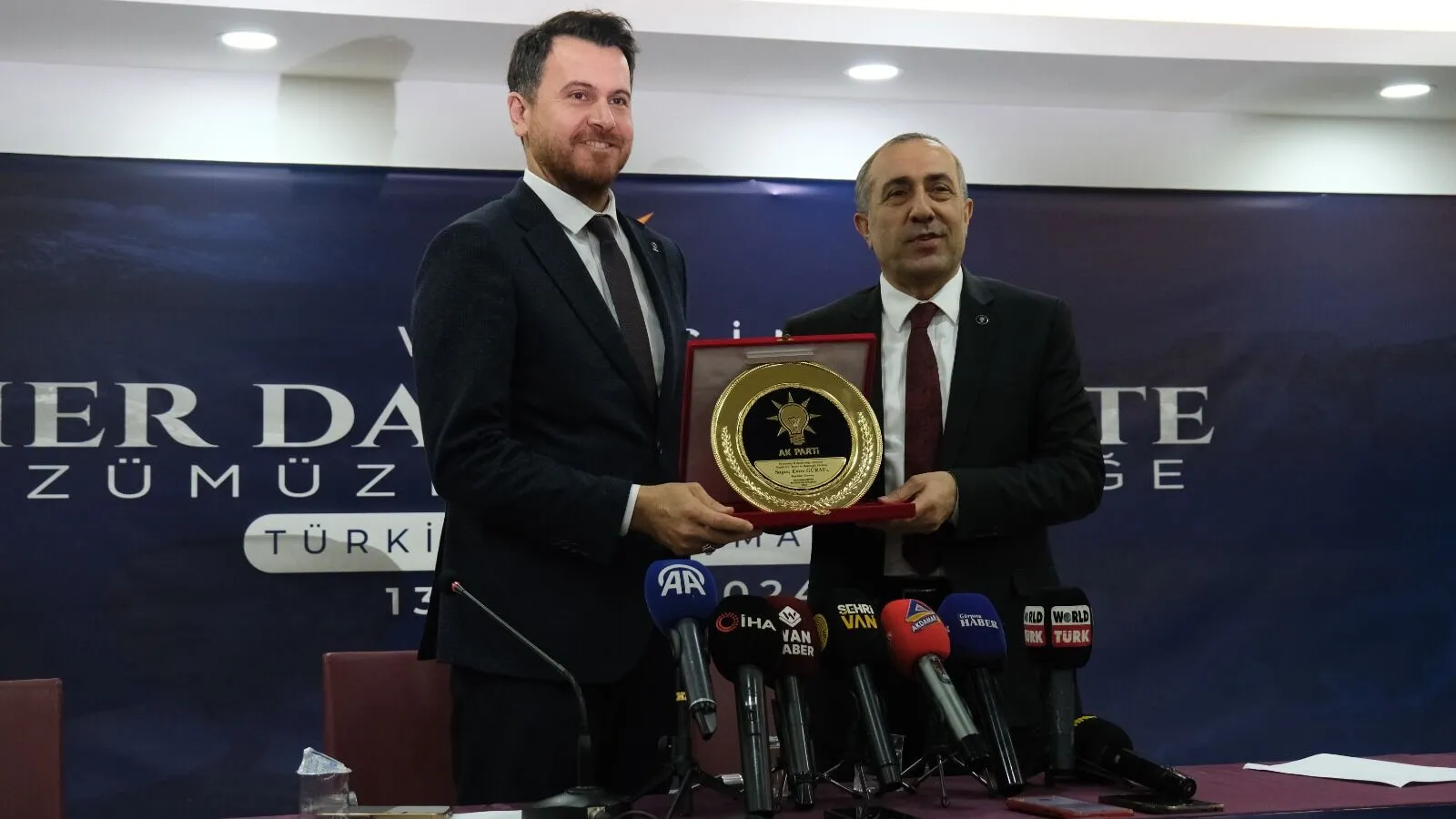 AK Parti Van İl Başkanlığı’nda devir teslim yapıldı