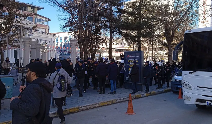 Van’da kayyum gerginliği