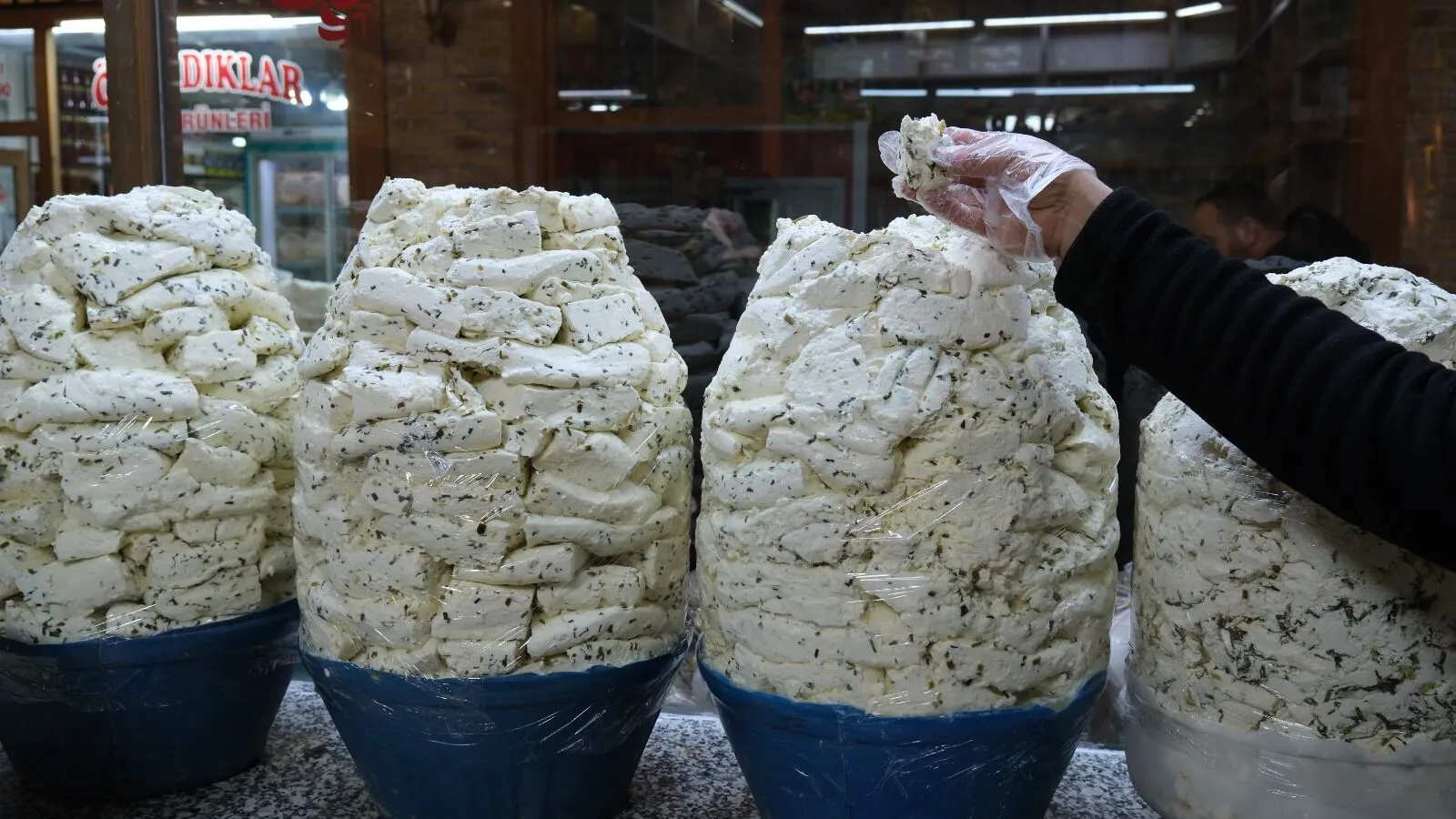 Ekonomik kriz Van Otlu Peynirinide vurdu!