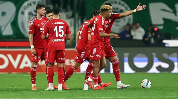 Beşiktaş'ta Uduokhai'den Kötü Haber: Derbi Maçında Forma Giyemeyecek!