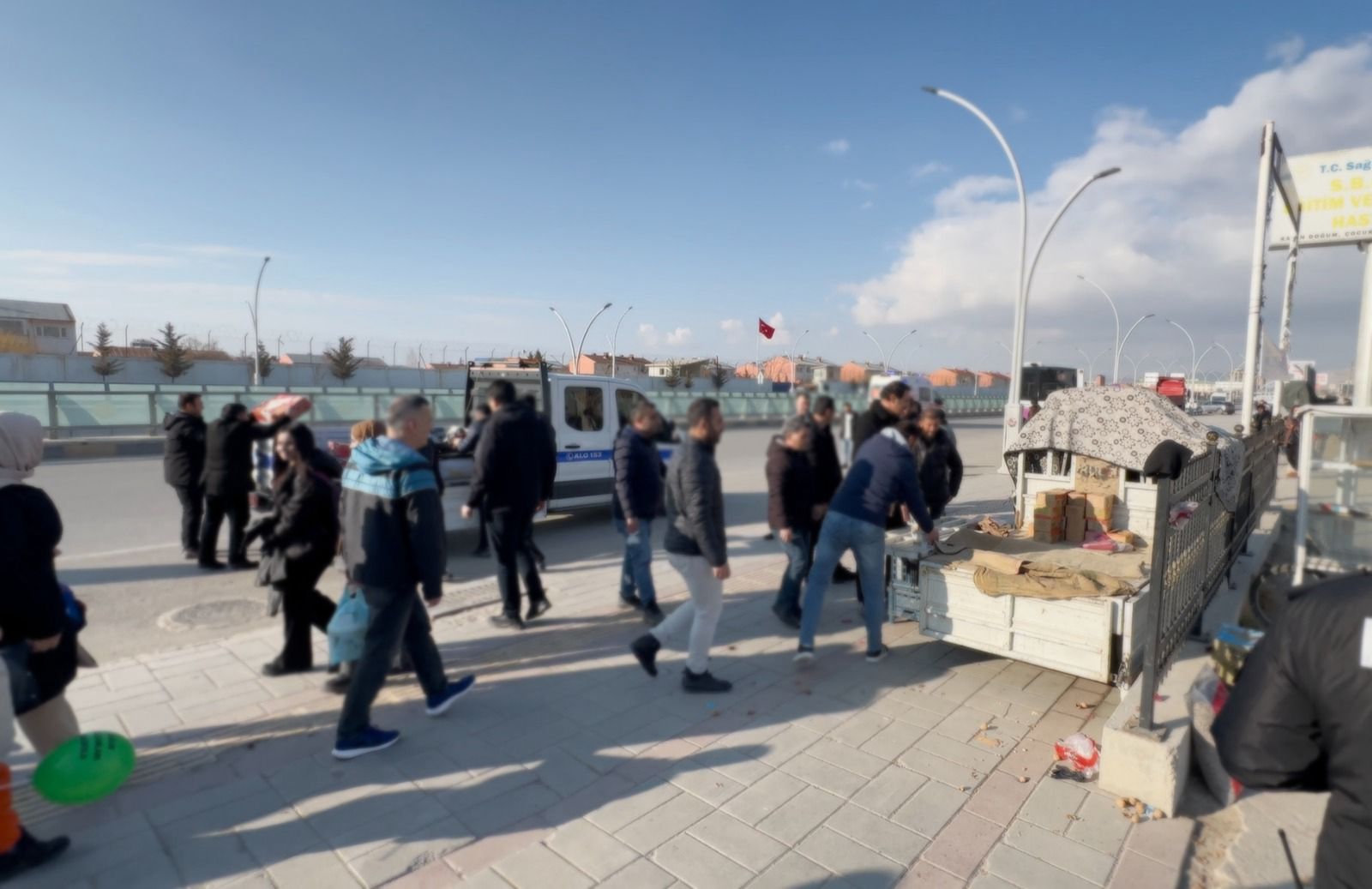 Van Büyükşehir Zabıtasından Seyyar Satıcılara Denetim! - Kare 3