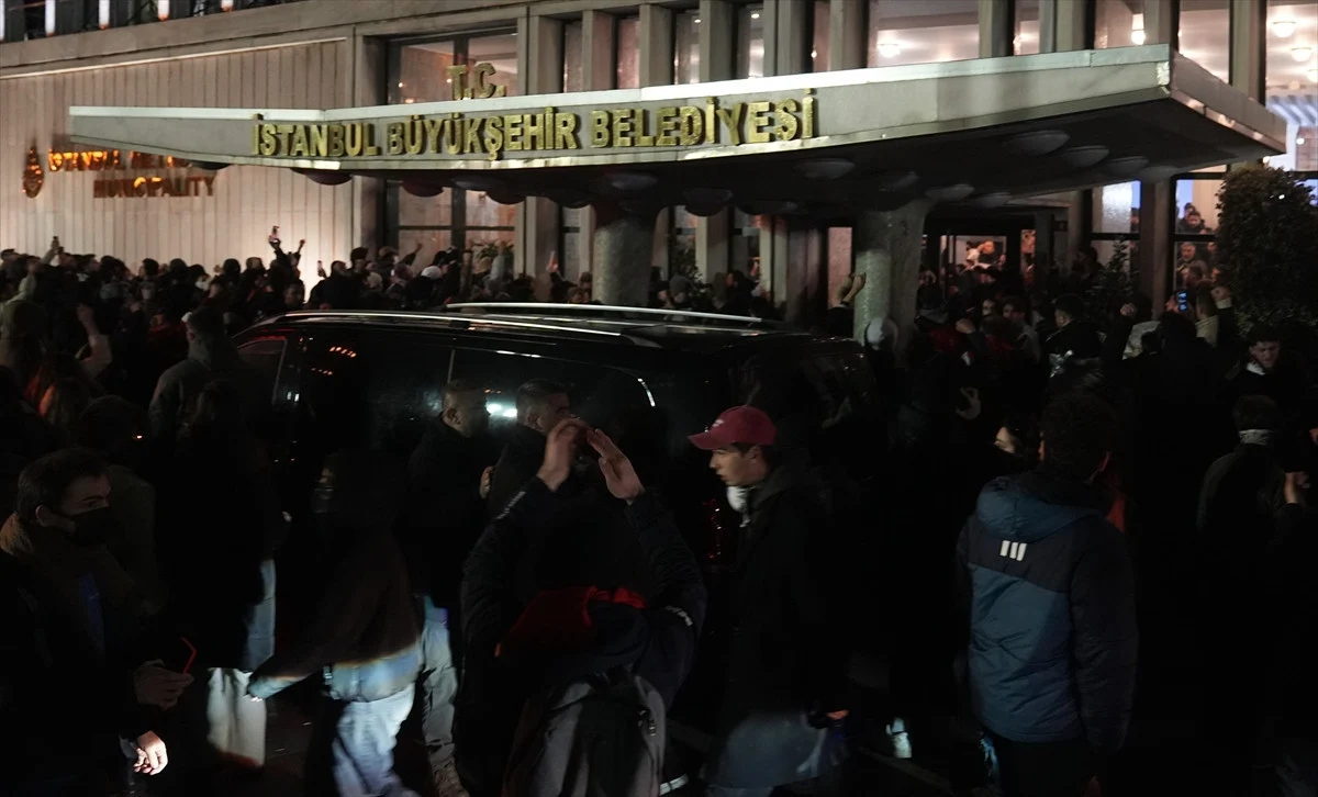 İmamoğlu Protestolarında Gerginlik: 16 Polis Yaralı, 53 Kişiye İşlem