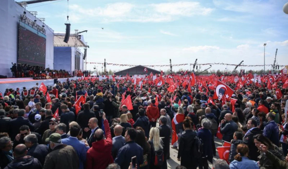 Maltepe’de İmamoğlu’na Destek Mitinginde 'Yuh Yuh' Şarkısı Çalındı!