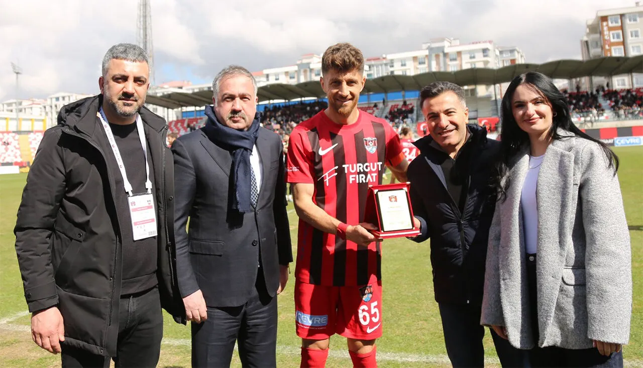 Vanspor’un Kaptanı Medeni Bingöl’e 200. Maç Onuru