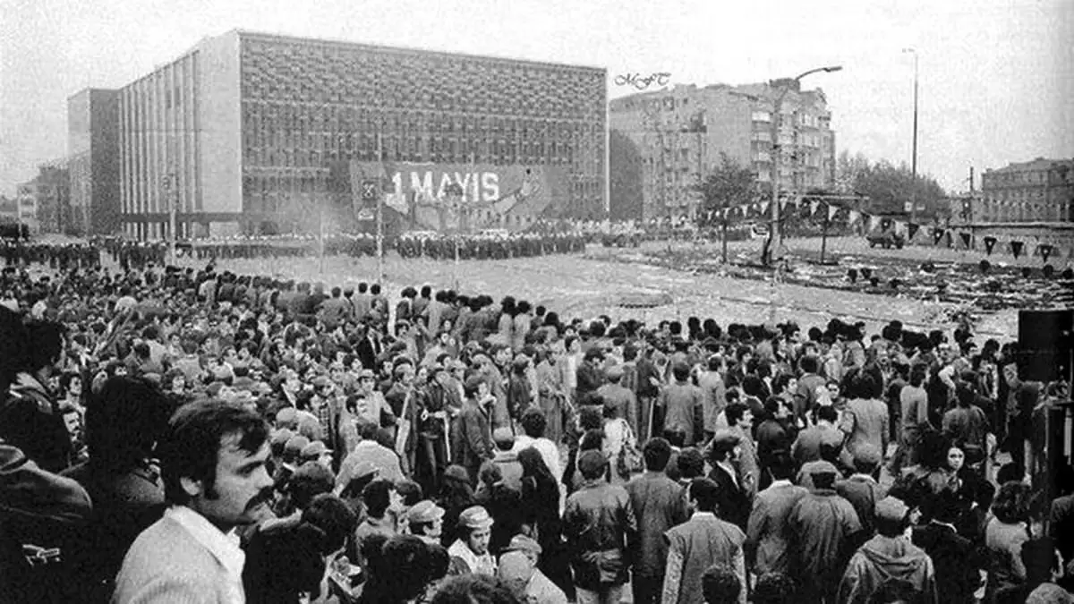 1 Mayıs 2025 İşçi Bayramı: Resmi Tatil Mi, Okullar Kapalı Mı, Tatil 4 Gün Olacak Mı?