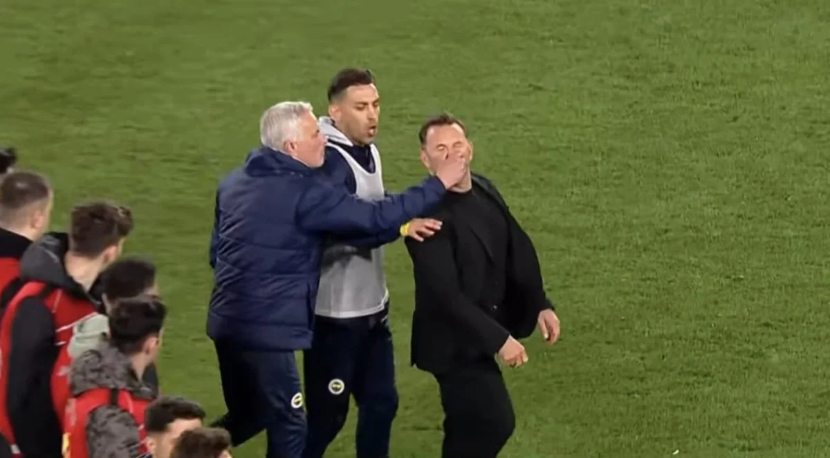 Jose Mourinho'nun Okan Buruk'a Fiziksel Müdahalesi Sonrası Ceza Durumu Merak Ediliyor