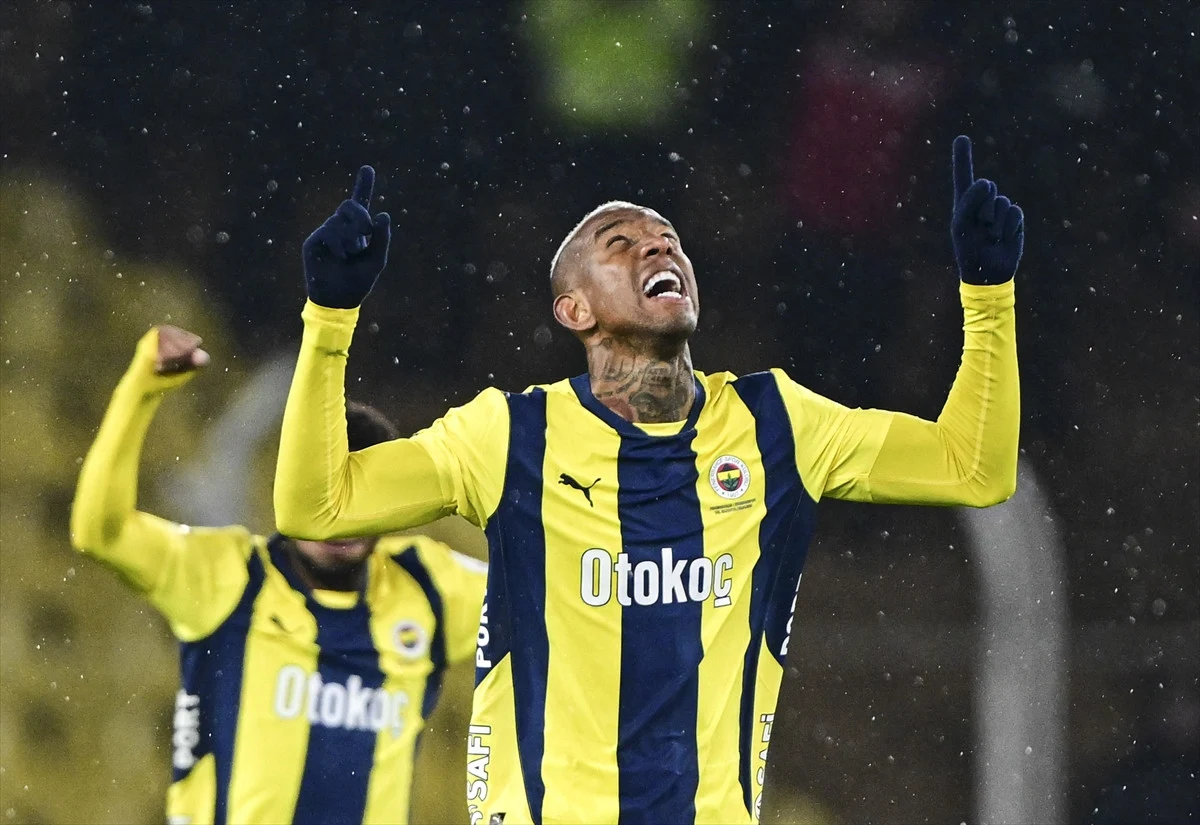 Fenerbahçe, Geriye Düştüğü Maçta Trabzonspor'u 4-1'le Geçti