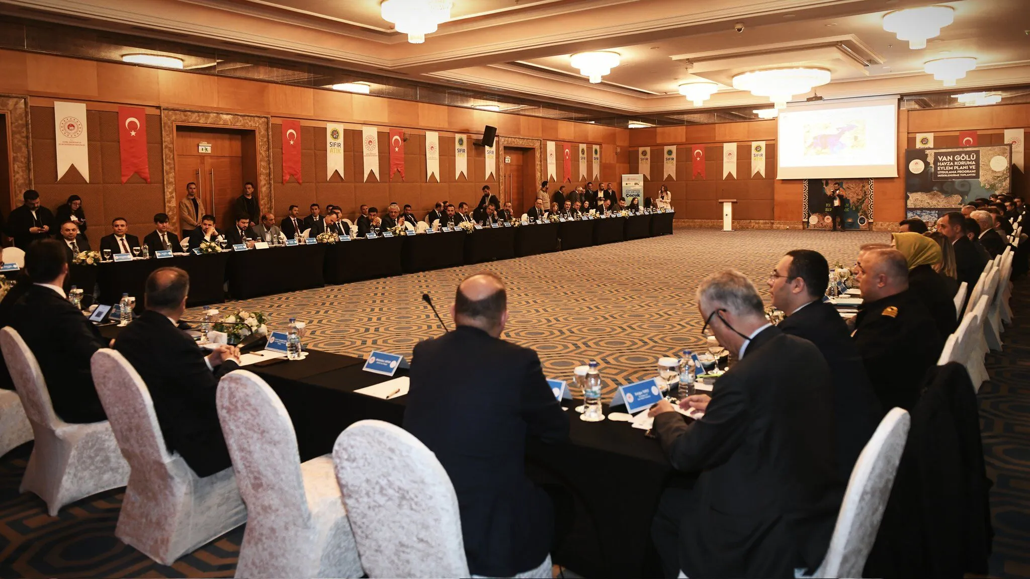 Van Gölü İçin Önemli Zirve: Koruma Eylem Planı Değerlendirildi