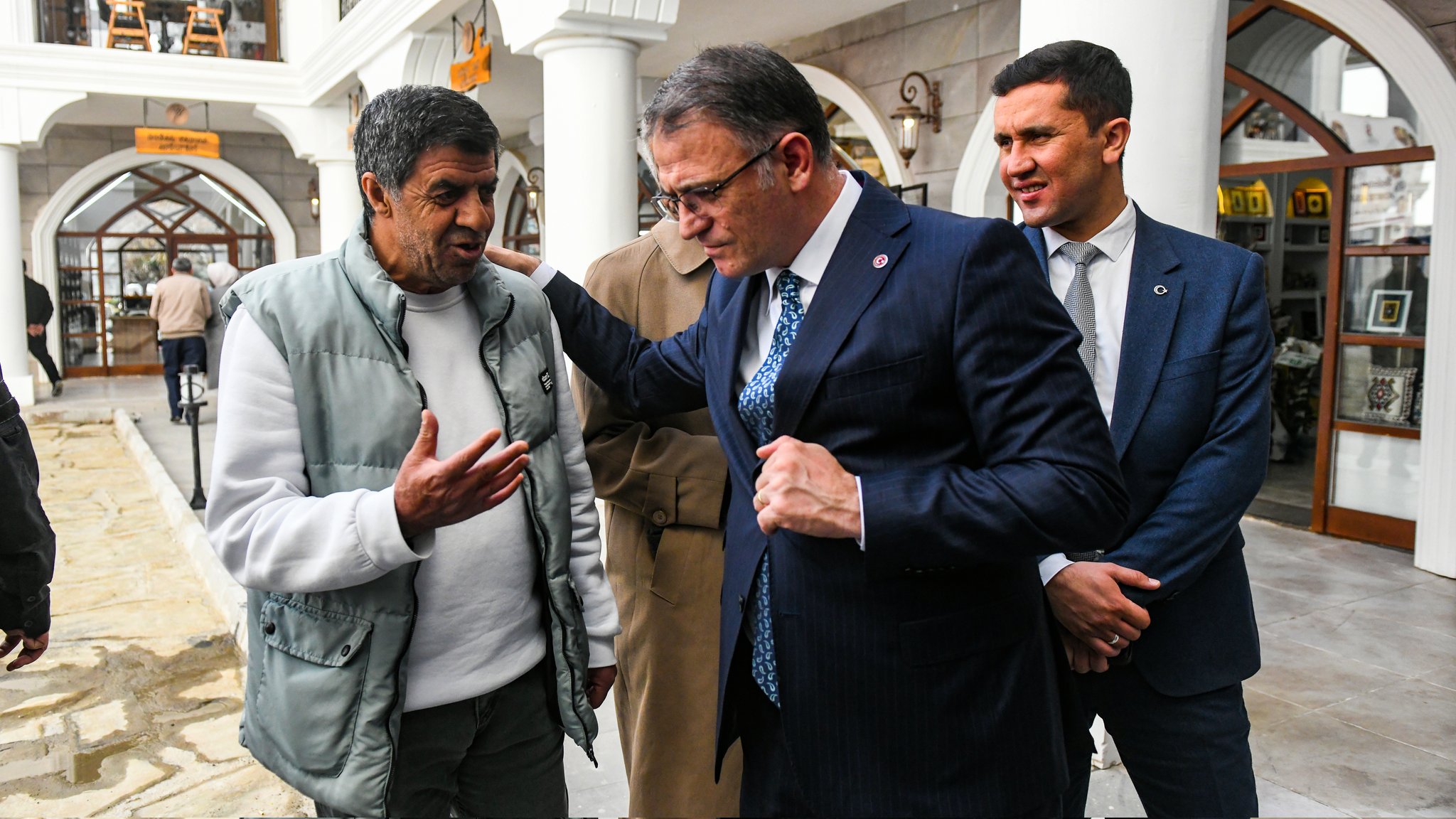 Van Valisi Ozan Balcı’dan Bedesten Çarşısı’na Ziyaret