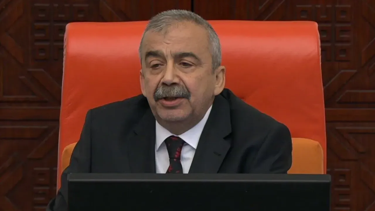 Sırrı Süreyya Önder’in Sağlık Durumu Kritik: Hastaneden İlk Açıklama