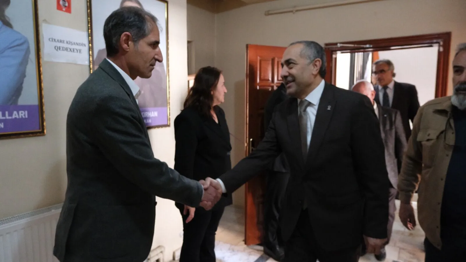 Van’da Siyasi Diyalog Köprüsü: AK Parti’den DEM Parti’ye Ziyaret