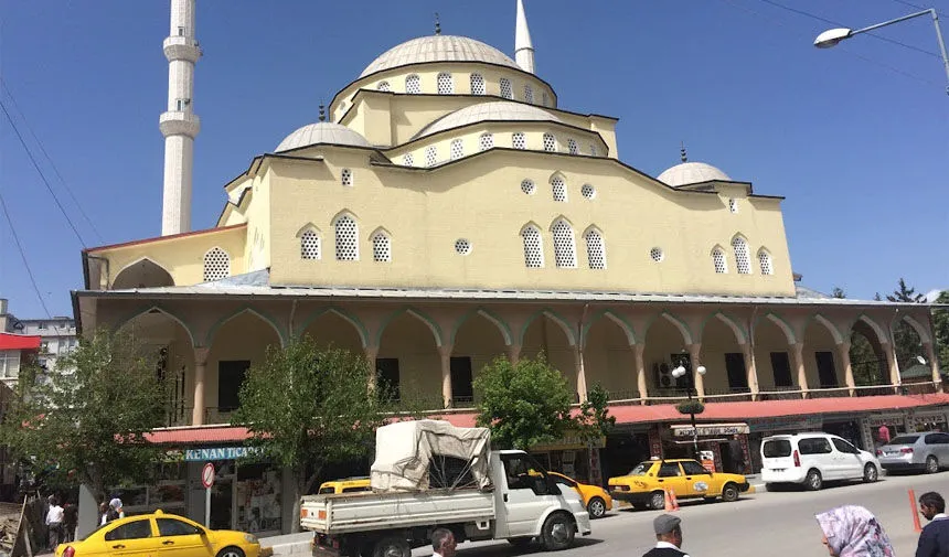 Hz. Ömer Camii Yıkılıp Yeniden İnşa Ediliyor