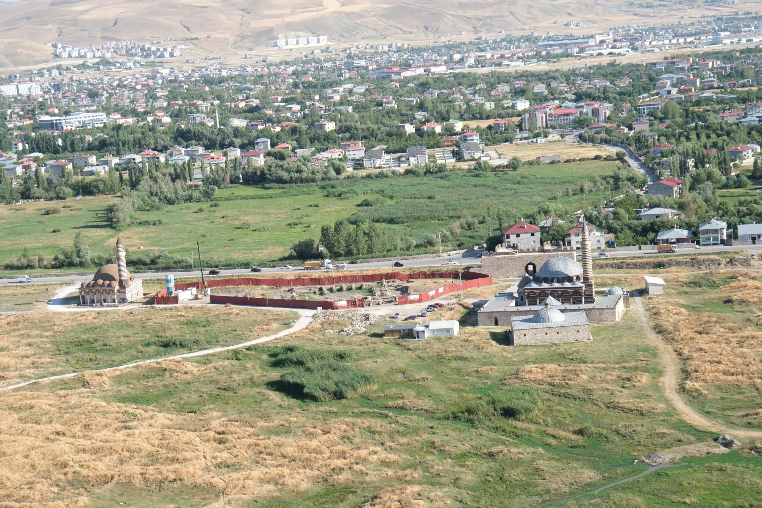 Van Kalesi Eteklerinde Yeni Bir Mahalle Kuruluyor